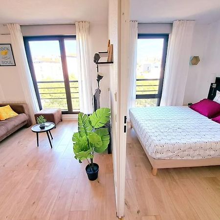 Le Valmy: Appartement Lumineux Au Pied Du Metro ลียง ภายนอก รูปภาพ