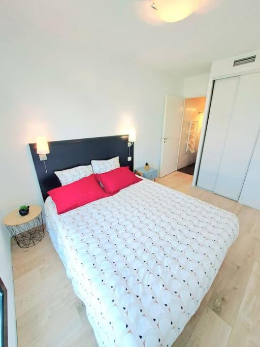 Le Valmy: Appartement Lumineux Au Pied Du Metro ลียง ภายนอก รูปภาพ