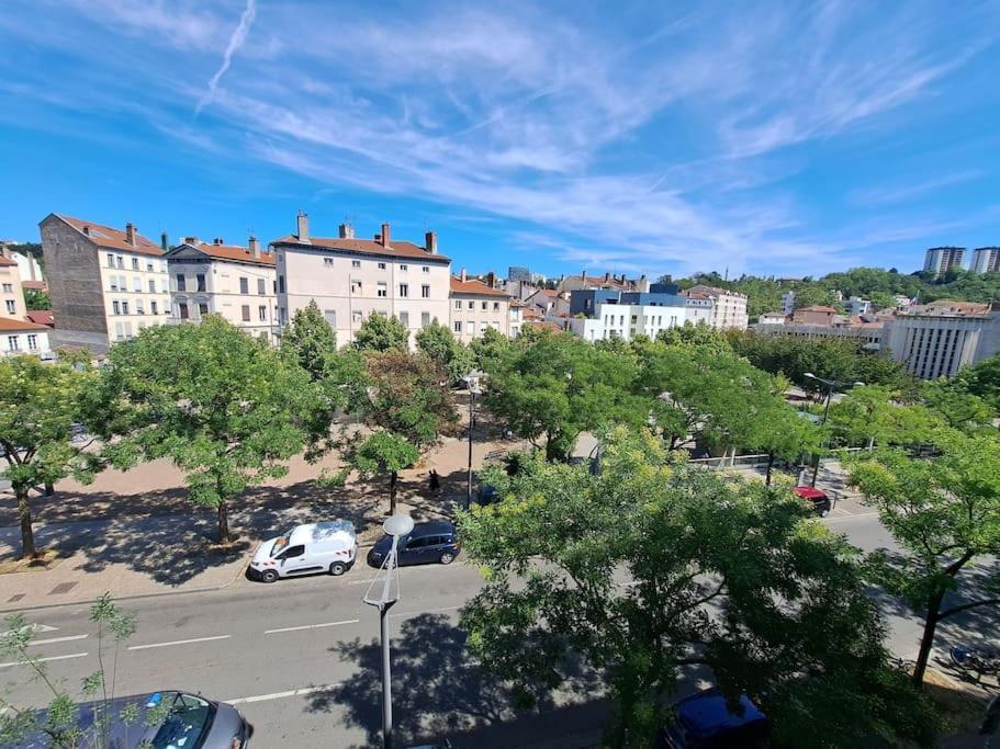 Le Valmy: Appartement Lumineux Au Pied Du Metro ลียง ภายนอก รูปภาพ