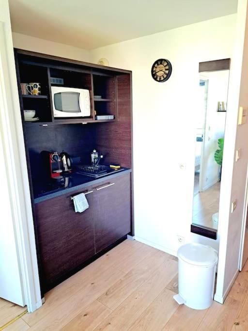 Le Valmy: Appartement Lumineux Au Pied Du Metro ลียง ภายนอก รูปภาพ
