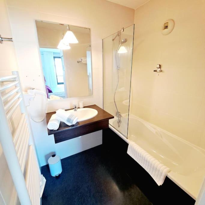 Le Valmy: Appartement Lumineux Au Pied Du Metro ลียง ภายนอก รูปภาพ